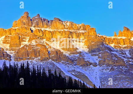 geography / travel, Canada, Alberta, 287 km SW of Edmonton, Sunset on Dolomite Peak (2782 metres/9127 feet) seen from along the Icefields Parkway, Banff National Park, Canadian Rocky Mount Stock Photo