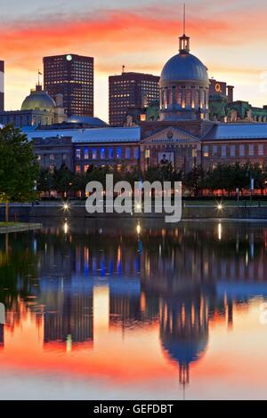 geography / travel, Canada, Quebec, Montreal, Bonsecours Market, Marche Bonsecours seen from the Bonsecours Basin at night in Old Montreal and Old Port, Quebec, Stock Photo