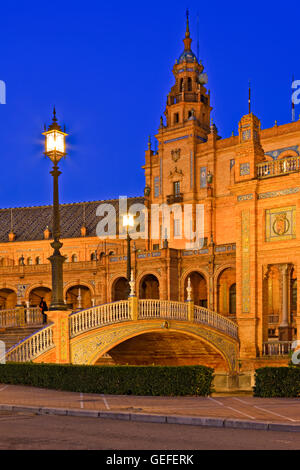 geography / travel, Spain, Andalusia, Sevilla, Central building and bridge at Plaza de Espana, Parque Maria Luisa, during dusk in the City of Sevilla (Seville), Province of Sevilla, Andalusia (Andalucia), No-Exclusive-Use Stock Photo