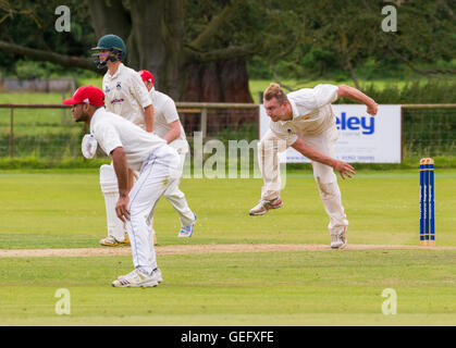 Streetly Cricket Club bowling against Worfield at Davenport Park, Worfield, Shropshire, England, UK. Stock Photo