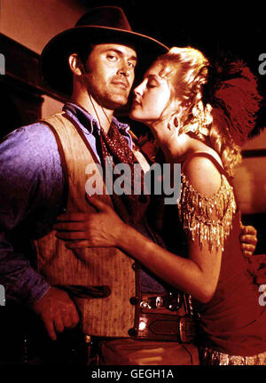 Bruce Campbell, Kelly Rutherford  Mit Hilfe der Saloon-SÃ¤ngerin Dixi (Kelly Rutherford) gelingt es Brisco (Bruce Campbell), sich als vermeintlich Gesetzloser in die Bande einzuschleusen. *** Local Caption *** 1993, Adventures Of Brisco County, Jr., The, Stock Photo