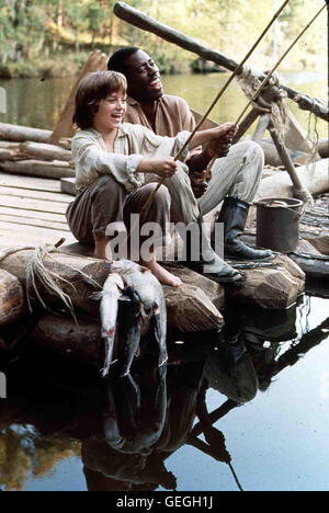 Elijah Wood, Courtney B. Vance   Mit dem Sklaven Jim (Courtney B. Vance,r) gelingt es Huck (Elijah Wood) zu verduften. Sie lassen sich den Mississipi hinunter treiben und geniessen das Leben. *** Local Caption *** 1993, Adventures Of Huck Finn, The, Die A Stock Photo