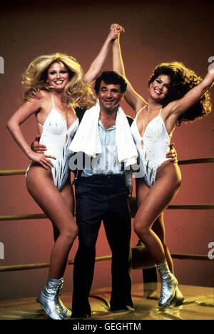 Laurene Landon, Peter Falk, Vicky Frederick Manager Harry Sears (Peter Falk) reist mit den Catcherinnen Molly (Laurene Landon,l) und Iris (Vicky Frederick), den sogenannten 'California Dolls', durch die amerikanische Provinz. *** Local Caption *** 1980, A Stock Photo