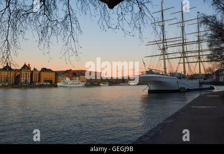af Chapman sailing ship now a youth hostel moored off Skeppsholmen Island with the old town of Gamla Stan in background, Stockholm Sweden Scandinavia Stock Photo