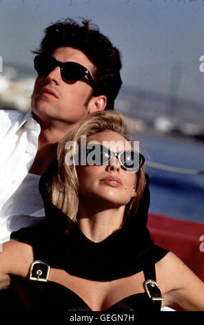 Patrick Dempsey, Olivia D'Abo Um seiner Freundin Selina (Olivia D'Abo) ein nettes Leben bieten zu koennen, ueberfaellt Billy (Patrick Dempsey) eine Bank. *** Local Caption *** 1993, Bank Robber, Bank Robber Stock Photo