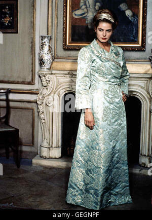 ingrid bergman green dress film star fashion hi-res stock photography and images color-burgundy