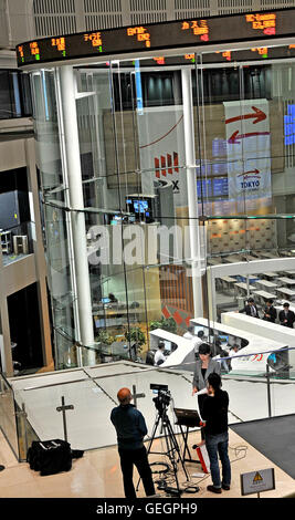 television team inside the Tokyo stock exchange Japan Stock Photo