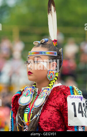 Native Woman Pow Wow, Six Nations of the Grand River Powwow Ohsweken ...