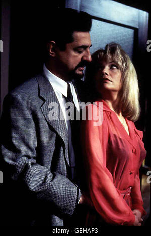 Privatdetektiv Bob Signorelli (Joe Mantegna) und seine Mandantin Meredith Lake (Kelly Maroney). *** Local Caption *** 1997, Face Down, Die Verdeckte Karte Stock Photo