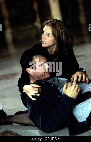 Jerry Fletcher (Mel Gibson), Alice Sutton (Julia Roberts)  *** Local Caption *** 1997, Conspiracy Theory, Fletchers Visionen Stock Photo