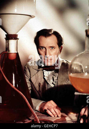 Peter Cushing   Baron Victor Frankenstein (Peter Cushing) Versucht, eine friedliche Kreatur zu erschaffen, misslingt. *** Local Caption *** 1957, Curse Of Frankenstein, The, Frankenstein's Fluch Stock Photo