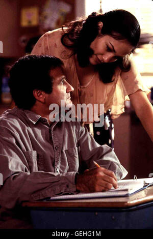 Robin Williams, Jennifer Lopez Jack (Robin Williams) schwaermt fuer seine Lehrerin, Miss Marquez (Jennifer Lopez). *** Local Caption *** 1996, Jack, Jack Stock Photo