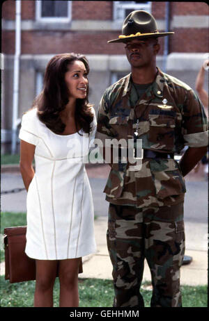 Karyn Parson, Damon Wayans   Dr. Emily Walburn (Karyn Parson) versucht Major Payne (Damon Wayans) zu erklaeren, dass es andere Wege gibt als Geschrei und gnadenlosen Drill... *** Local Caption *** 1995, Major Payne, Auf Kriegsfuss Mit Major Payne Stock Photo