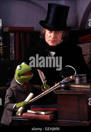 Kermit der Frosch, Michael Caine   Ebenezer Scrooge (Michael Caine) ist der geizige, ruecksichtslose Boss von Bob Cratchit (Kermit der Frosch). *** Local Caption *** 1992, Muppet's Christmas Carol, A, Die Muppets Weihnachtsgeschichte Stock Photo