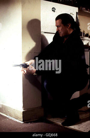 Steven Seagal Film: Out For Justice (USA 1991) Characters: Det. Gino ...