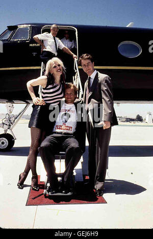 Althea Leasure (Courtney Love), Larry Flynt (Woody Harrelson), Alan Isaacman (Edward Norton) Doch die begehrten Hefte bringen Flynt neben Rechtum auch unzaehlige Prozesse ein. *** Local Caption *** 1996, People Vs. Larry Flynt, The, Larry Flynt - Die Nack Stock Photo