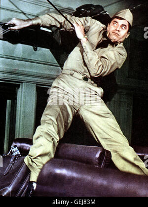 Jerry Lewis Dort angekommen, entschliesst sich Bixby (Jerry Lewis) zu desertieren und in die franzoesiche Fremdenlegion einzutreten.      *** Local Caption *** 1957, Sad Sack, The, Der Regimentstrottel Stock Photo
