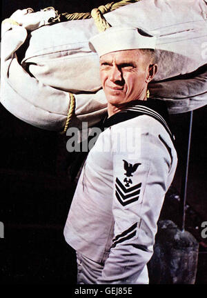 Steve McQueen   Der Maschinenmaat eines amerikanischen Kanonenbootes, Jake Holman (Steve McQueen), arbeitet eng mit Chinesen zusammen.  *** Local Caption *** 1966, Sand Pebbles, The, Kanonenboot Am Yangtse-Kiang Stock Photo