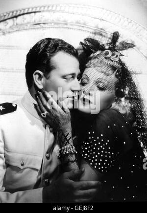 John Wayne, Marlene Dietrich Bruce (John Wayne) will Bijou (Marlene Dietrich) heiraten und ihretwegen den Dienst bei der Marine quittieren.   *** Local Caption *** 1940, Seven Sinners, Das Haus Der Sieben Suenden Stock Photo