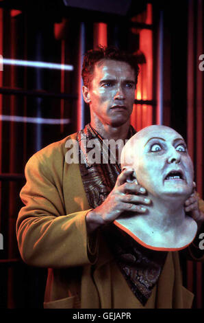 Arnold Schwarzenegger   Quaid (Arnold Schwarzenegger) kommt zu dem Schluss, dass die Loesung fuer seine Probleme auf dem Mars zu finden ist. *** Local Caption *** 1990, Total Recall, Die Totale Erinnerung - Total Recall Stock Photo