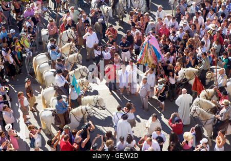 Sainte Sara.Procession during annual gipsy pilgrimage at Les Saintes Maries de la Mer (may),Camargue, Bouches du Rhone, France Stock Photo