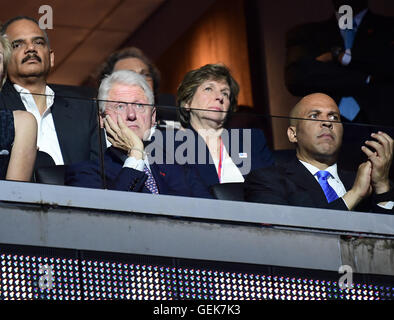 Philadelphia, Pennsylvania, USA. 25th July, 2016. Former United States President Bill Clinton, accompanied by former US Attorney General Eric Holder, Randi Weingarten, President, American Federation of Teachers, and US Senator Cory Booker (Democrat of New Jersey) look on as US Senator Elizabeth Warren (Democrat of Massachusetts) makes remarks at the 2016 Democratic National Convention at the Wells Fargo Center in Philadelphia, Pennsylvania on Monday, July 25, 2016.Credit: Ron Sachs/CNP. © Ron Sachs/CNP/ZUMA Wire/Alamy Live News Stock Photo