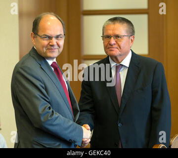 Moscow, Russia. 27th July, 2016. HANDOUT - German Minister for Agriculture Christian Schmidt (CSU, l) meets the Russian Minister for Economical Development, Alexej Uljukajew, in Moscow, Russia, 27 July 2016. Schmidt is currently visiting Moscow for two days. PHOTO: THOMAS KOEHLER/PHOTOTHEK/BMU/dpa (ATTENTION EDITORS: Editorial use only in connection with current reportings/ mandatory credit: Photo: Thomas Koehler/Photothek/BMU/dpa EDITORIAL USE ONLY)/dpa/Alamy Live News Stock Photo