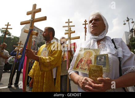 Kiev, Ukraine. 27th July, 2016. Ukrainian believers of the Ukrainian Orthodox Church of the Moscow Patriarchate attend a many-thousand cross procession marking the 1028th anniversary of the Christianization of the Kievan Rus, in Kiev, Ukraine, on 27 July, 2016 Credit:  Serg Glovny/ZUMA Wire/Alamy Live News Stock Photo