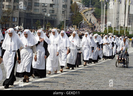 Kiev, Ukraine. 27th July, 2016. Ukrainian believers of the Ukrainian Orthodox Church of the Moscow Patriarchate attend a many-thousand cross procession marking the 1028th anniversary of the Christianization of the Kievan Rus, in Kiev, Ukraine, on 27 July, 2016 Credit:  Serg Glovny/ZUMA Wire/Alamy Live News Stock Photo