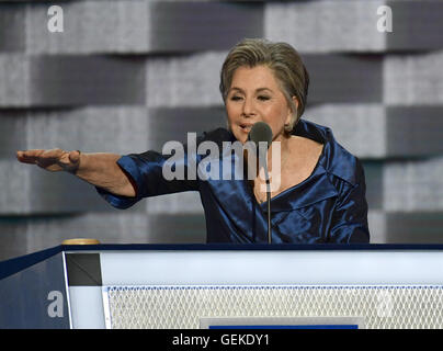 Philadelphia, Pennsylvania, USA. 26th July, 2016. United States Senator Barbara Boxer (Democrat of California) makes remarks during the second session of the 2016 Democratic National Convention at the Wells Fargo Center in Philadelphia, Pennsylvania on Tuesday, July 26, 2016.Credit: Ron Sachs/CNP. © Ron Sachs/CNP/ZUMA Wire/Alamy Live News Stock Photo