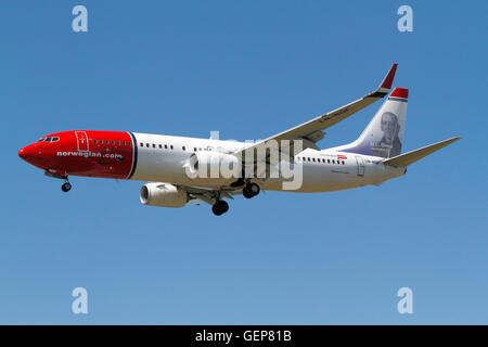 Norwegian, Boeing 737 (Hans Christian Orsted Livery) flight DY3089, LN-NGF, on final approach to Copenhagen from Aalborg Denmark. Airplane. Stock Photo