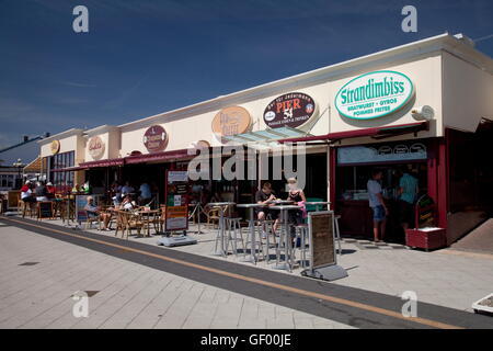 geography / travel, Germany, Schleswig-Holstein, Bay of Luebeck, Baltic sea spa Groemitz, promenade, beach snack, seaside café, Stock Photo