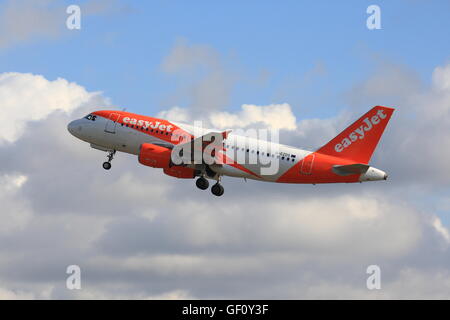 Airbus A319-111 (G-EZDS) EasyJet Departing Stansted Airport in Essex