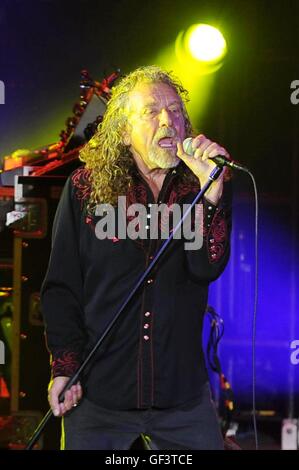 Pilsen, Czech Republic. 27th July, 2016. Legendary Led Zeppelin former singer Robert Plant and his band The Sensational Space Shifters perform at Lochotin stage in Pilsen, Czech Republic on July 27, 2016. Credit:  Pavel Nemecek/CTK Photo/Alamy Live News Stock Photo