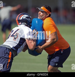 Englewood, Colorado, USA. 4th Aug, 2023. Broncos QB RUSSELL stretches on  the field during Broncos Training Camp Saturday morning at Centura Health  Training Center. (Credit Image: © Hector Acevedo/ZUMA Press Wire) EDITORIAL