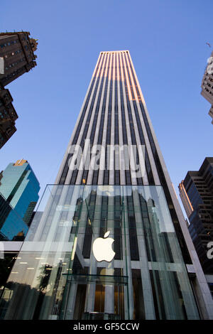 General Motors building and Apple Store on Fifth Avenue, New York Stock Photo