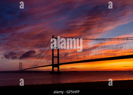 The Humber Bridge at sunrise. The bridge links Barton-upon-Humber in North Lincolnshire to Hessle in East Yorkshire. Stock Photo