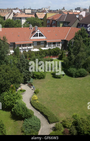 Low level apartment block and private park in district IX seen from Leonardo hotel Stock Photo