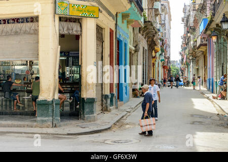 Street scene in Old Havana (La Habana Vieja), Cuba Stock Photo