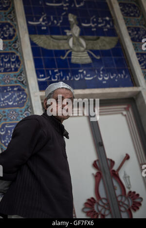Elderly shrine keeper in front of the Zoroastrian fire temple Pir-e Sabz. Near Yazd, Iran Stock Photo