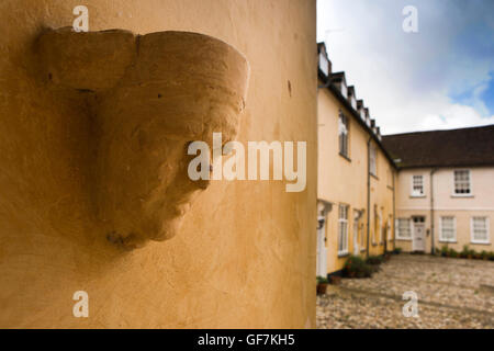 UK, England, Norfolk, King’s Lynn, Nelson’s Lane, Hampton Court, medieval head in entrance to C14th jettied building Stock Photo