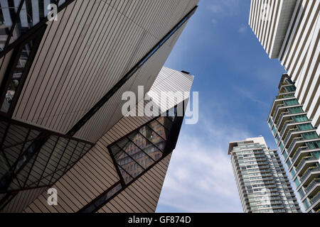 ROM modern crystal addition and highrise condominiums Toronto Stock Photo