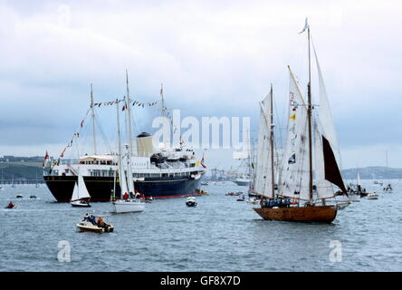 AJAXNETPHOTO. JULY, 1991. MILFORD HAVEN, WALES. - DRESSED OVERALL - HMRY BRITANNIA AT MILFORD HAVEN FOR THE TALL SHIPS REGATTA. PHOTO:JONATHAN EASTLAND/AJAX REF:970919 Stock Photo