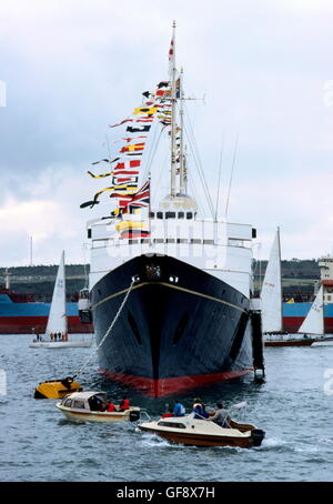 AJAXNETPHOTO. JULY, 1991. MILFORD HAVEN, WALES. - DRESSED OVERALL -  HMRY BRITANNIA AT MILFORD HAVEN FOR THE TALL SHIPS REGATTA. PHOTO:JONATHAN EASTLAND/AJAX REF:970923 Stock Photo