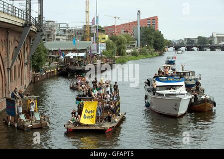 Berlin, Germany. 30th July, 2016. A small demonstration against a right-wing populist march takes place with boats and floats on the Spree river in Berlin, Germany, 30 July 2016. Photo: JOERG CARSTENSEN/dpa/Alamy Live News Stock Photo