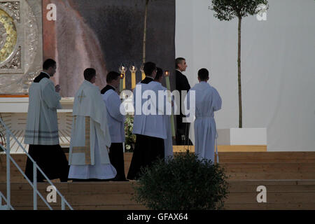 Brzegi, Poland. 30th July 2016. A priest and altar servers process towards the Eucharist. Over one million pilgrims came to the night vigil at Campus Misericordiae to celebrate the vigil together with Pope Francis. Many of the pilgrims stay over night for the final mass of World Youth Day 2016 with Pope Francis. Credit:  Michael Debets/Alamy Live News Stock Photo