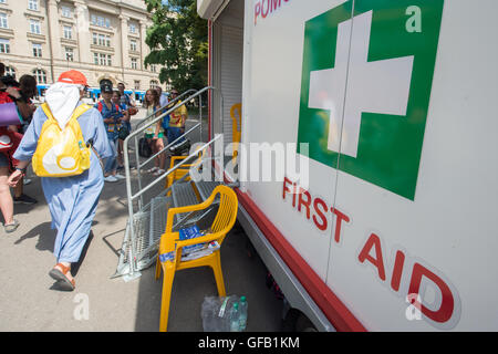 Krakau, Poland. 30th July, 2016. A first aid centre for the pilgrims participating in the World Youth Day 2016, pictured in Krakow 30 July 2016. Photo: Armin Weigel/dpa/Alamy Live News Stock Photo