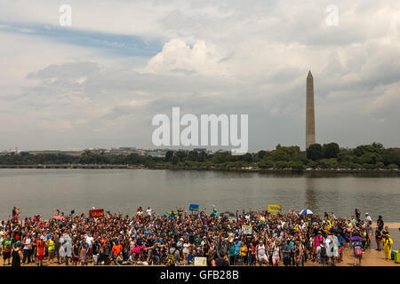Hundreds of Pokemon GO! enthusiasts gather in front of the Tidal Basin before heading off to walk the National Mall for a Pokewalk Stock Photo