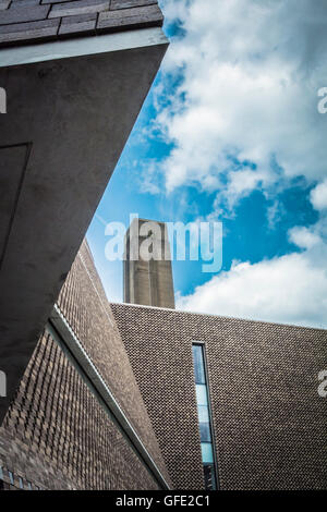 The exterior of the new Tate Modern extension designed by architects Herzog & de Meuron Stock Photo