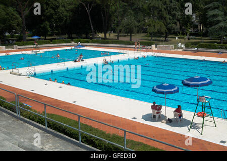 piscina-costoli-florence-italy-overview-of-the-main-swimming-pool